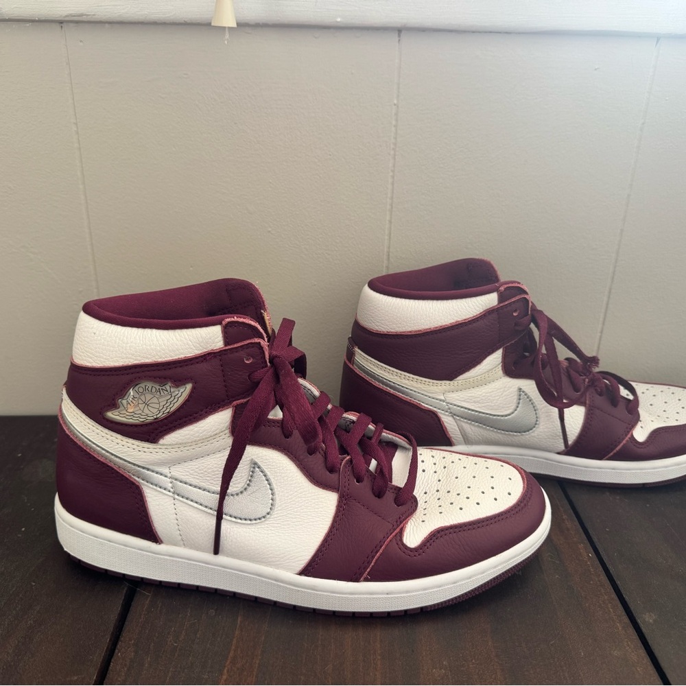 Nike Air Jordan 1 Retro High OG Bordeaux